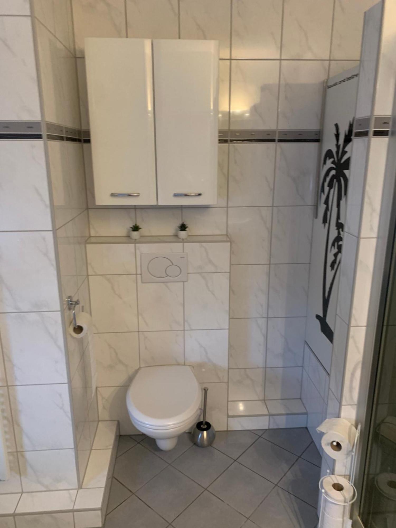 Mainpark Apartment 4 Schlafzimmer Bis Zu 10 Personen Direkt Ueber Aschaffapartment Bei Aschaffenburg Mainaschaff Luaran gambar