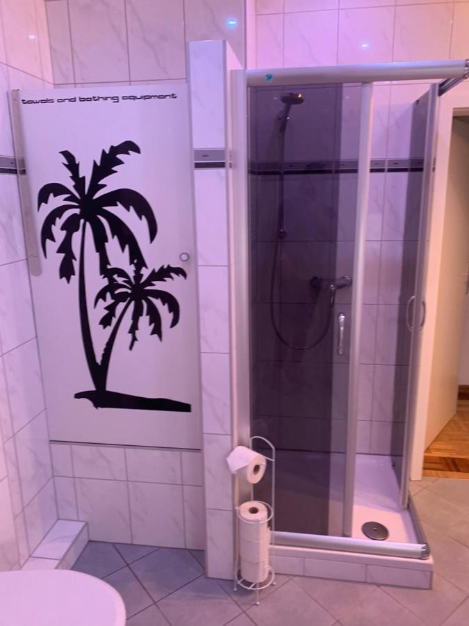 Mainpark Apartment 4 Schlafzimmer Bis Zu 10 Personen Direkt Ueber Aschaffapartment Bei Aschaffenburg Mainaschaff Luaran gambar