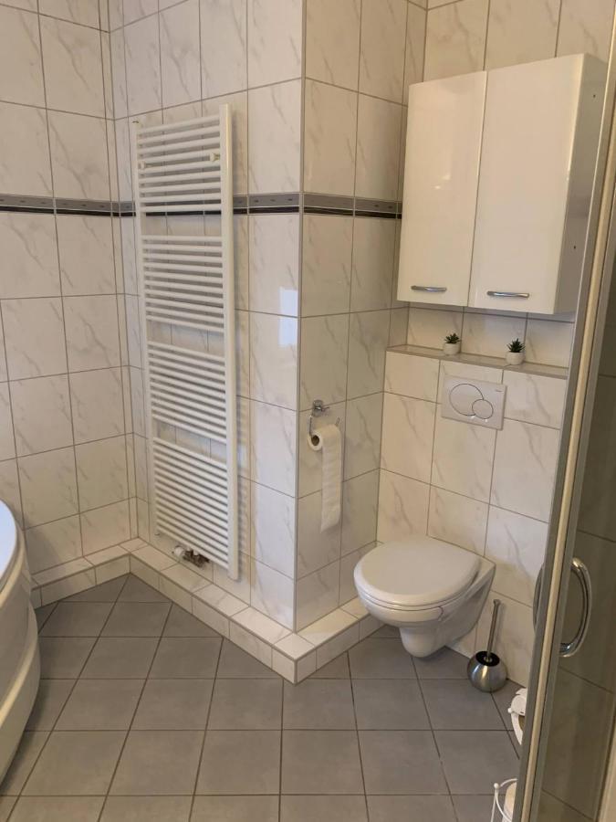 Mainpark Apartment 4 Schlafzimmer Bis Zu 10 Personen Direkt Ueber Aschaffapartment Bei Aschaffenburg Mainaschaff Luaran gambar